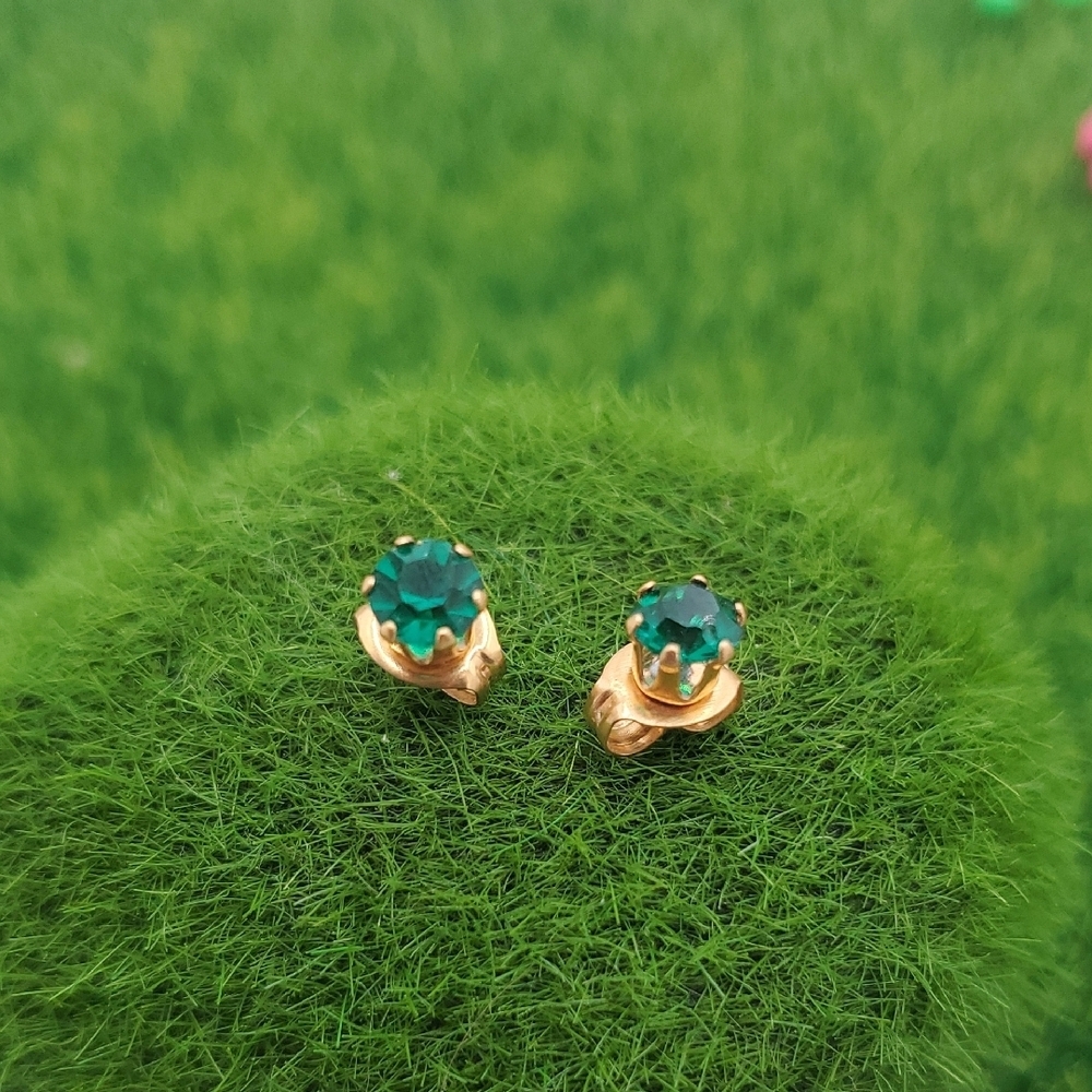 Emerald Crystal Clawfoot Earrings E1030